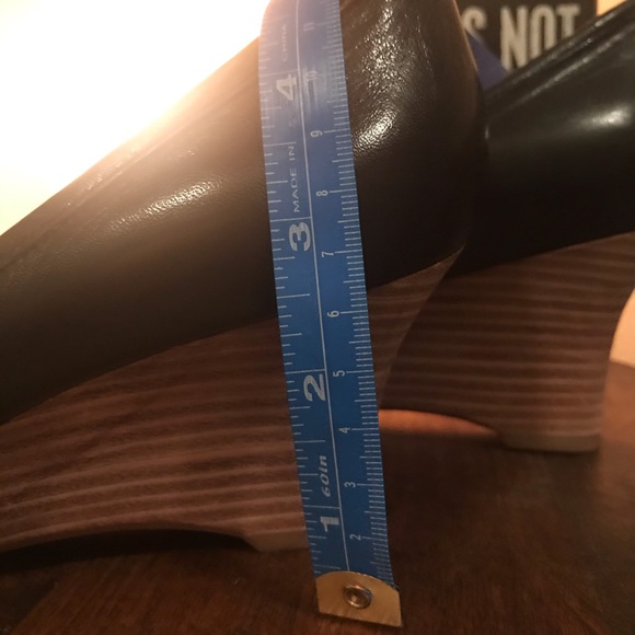 HOST PICK BP Black Ruffle Toe Leather Wedges Size 10 - Picture 6 of 7